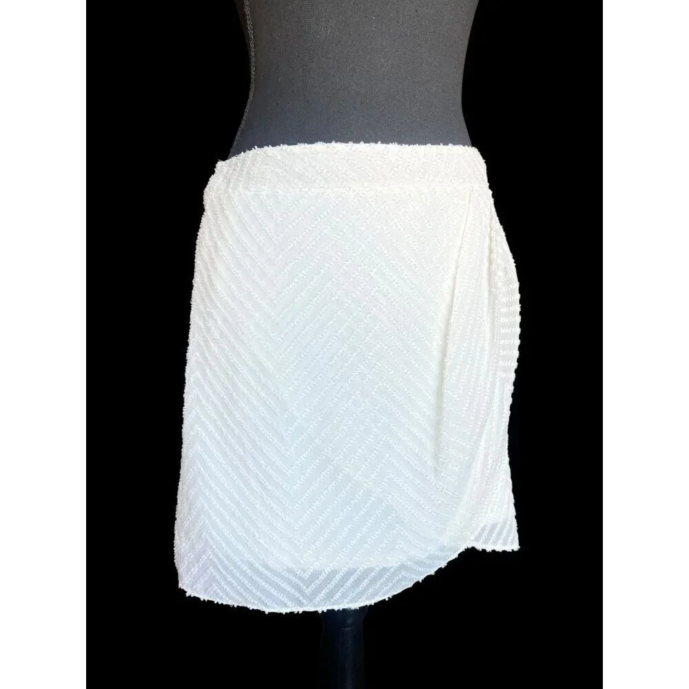 Lenny B. Paris Mini Skirt WOMEN 2, Chevron Textured White With Draped Detail BEA